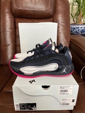 Jordan Luka 4" Navidor Men – Dark Obsidian/Metallic Silver-black